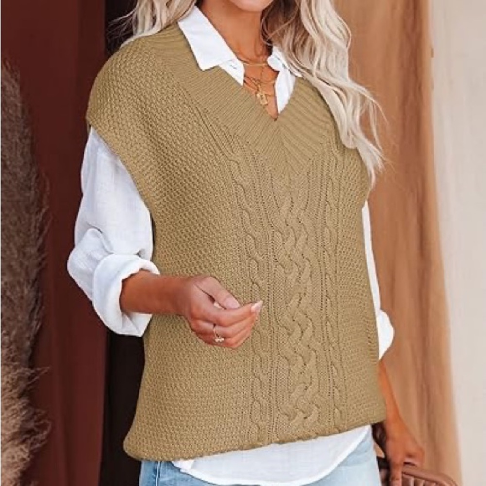 NWOT V-Neck Sweater Vest 🫶